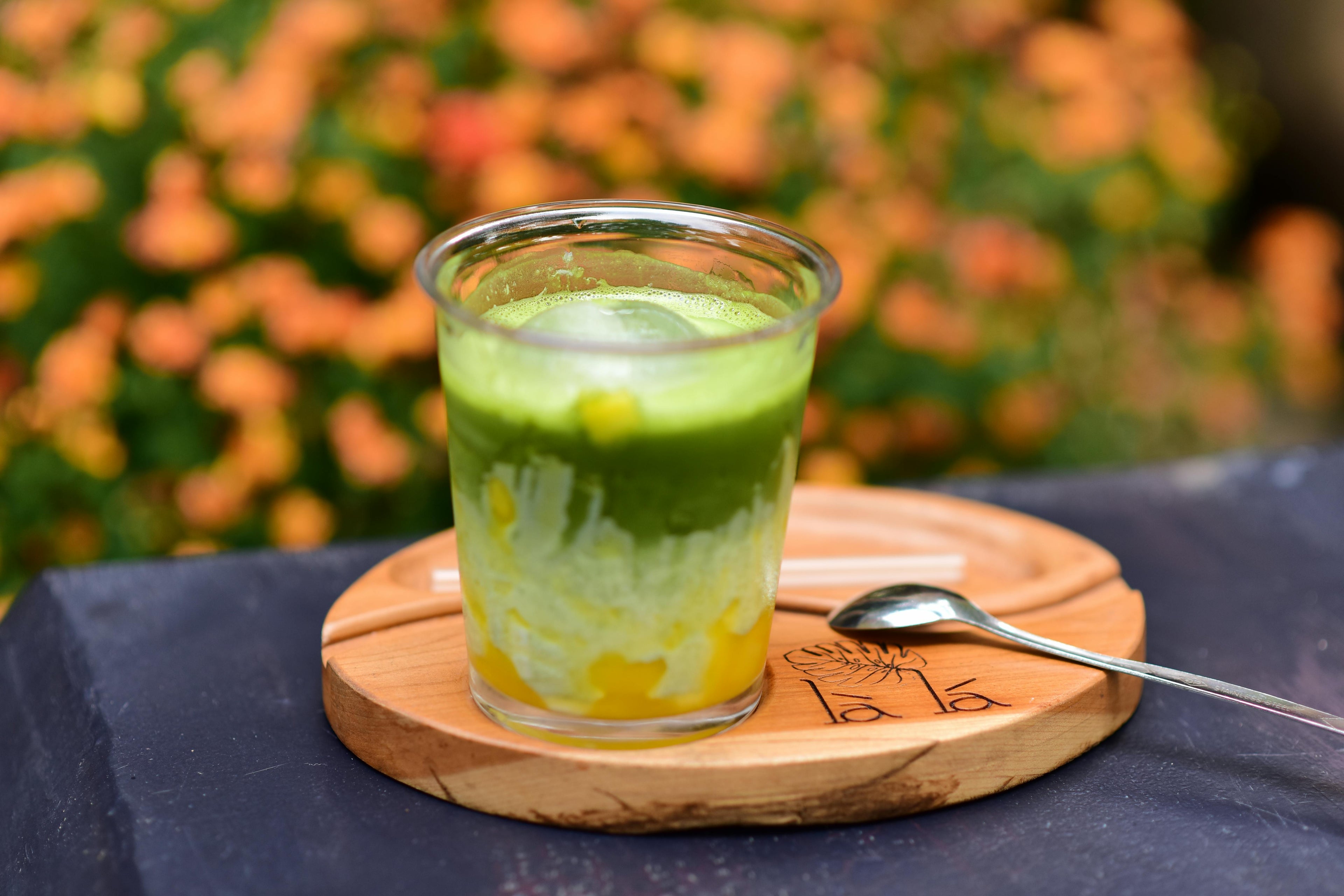 Bevanda naturale a base di erbe per detox e benessere